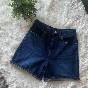 Uniqlo high waisted denim shorts ✨💙 High Rise Shorts